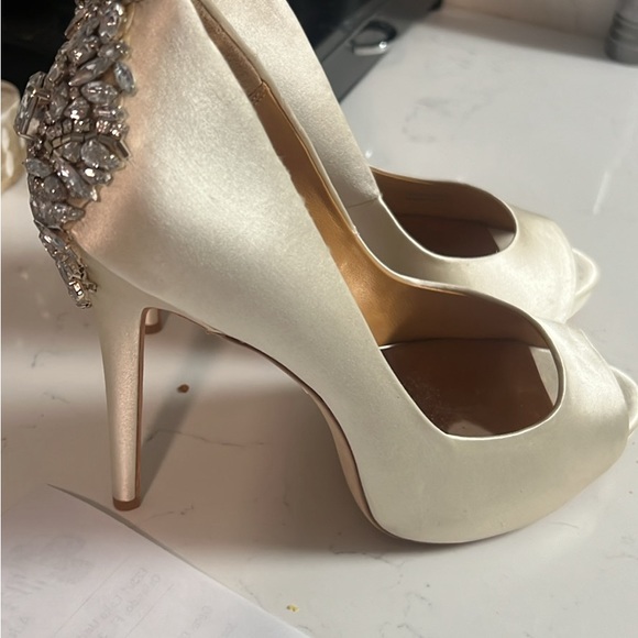 Ivory Badgley Mischka Kiara Peep-toe Pumps   Worn twice, Off-White / Cream. - Picture 6 of 9